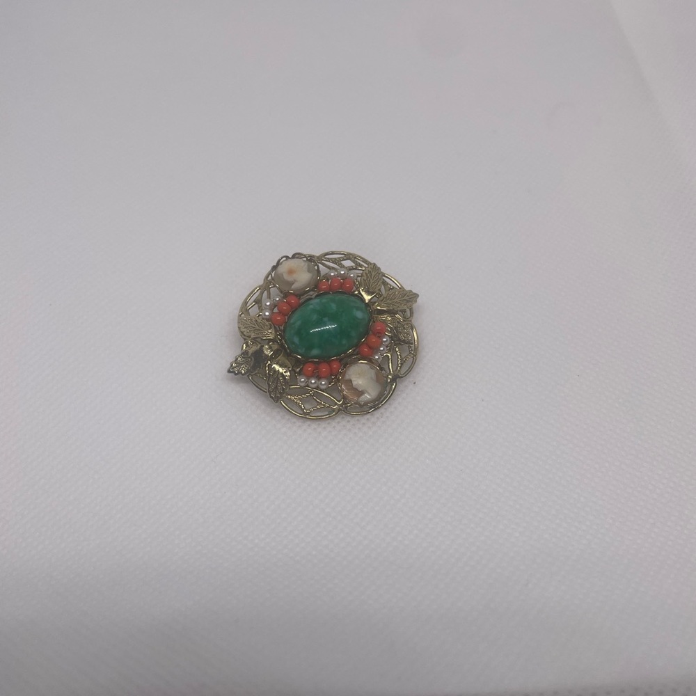 Vintage Cameo Brooch
